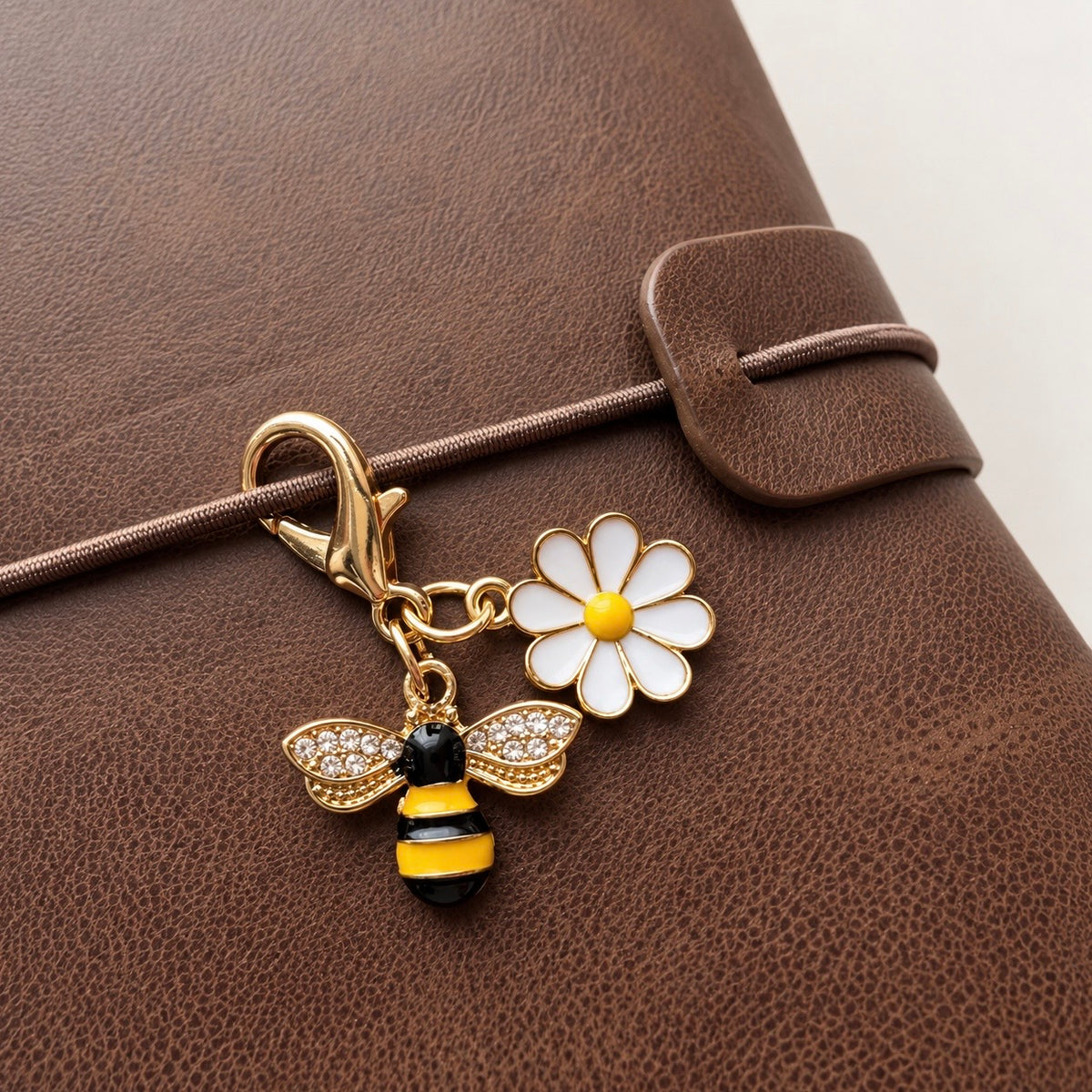 Bee & daisy charm