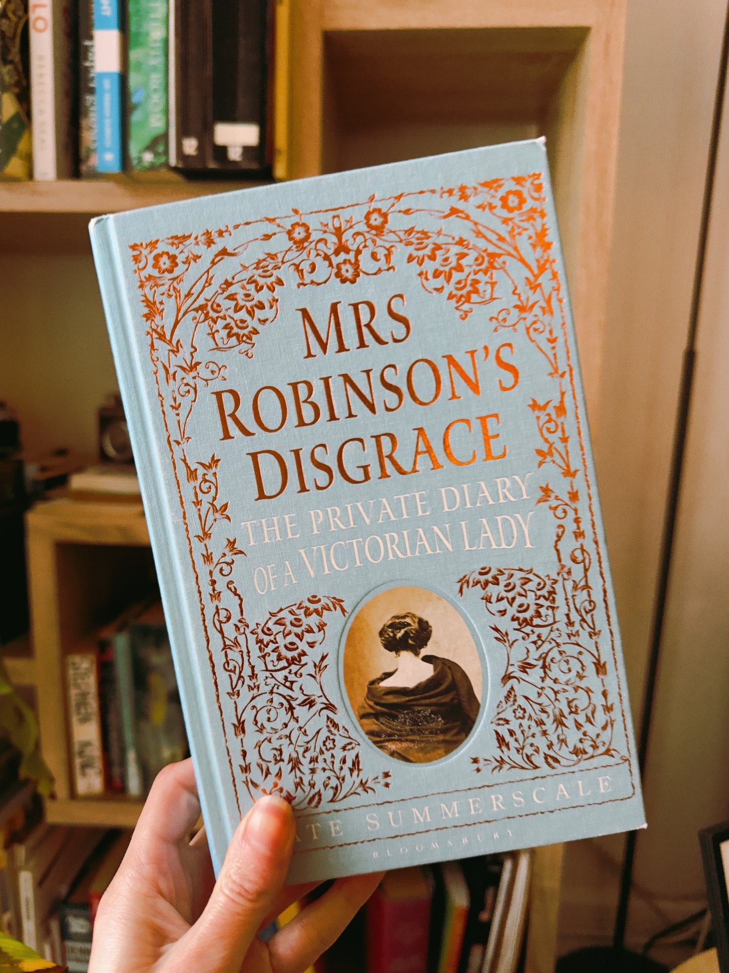 Mrs Robinson’s disgrace Hardcover - 2nd hand