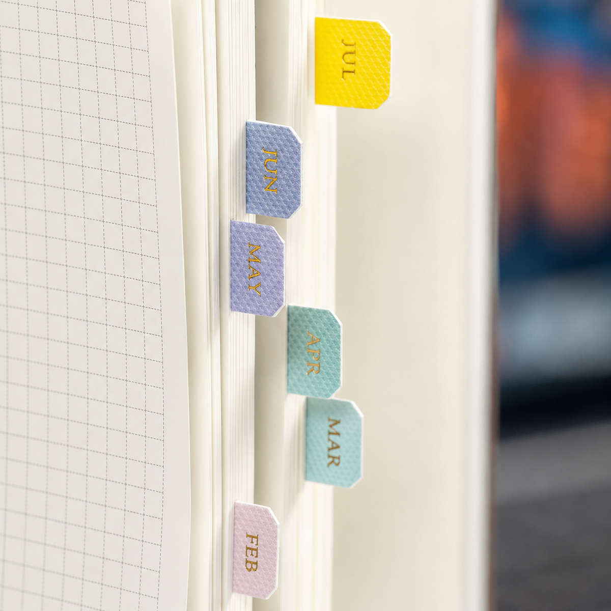 Gradient index label tabs
