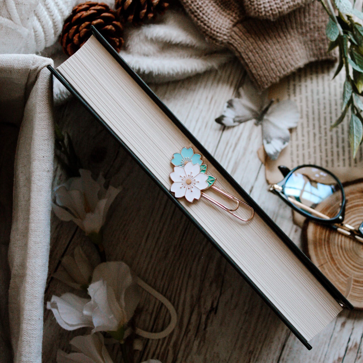 Sakura metal paperclip